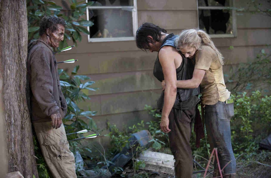 the walking dead daryl and carol kiss